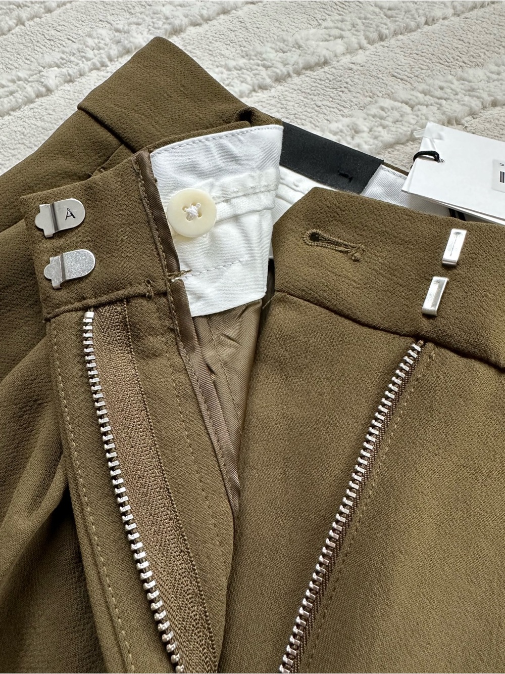 Aritzia | Effortless Crepette Pant | Private Green | Sz 2S - Picture 6 of 9